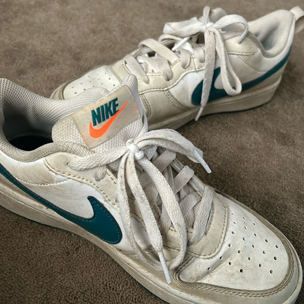 Nike boys 5 shoes BOYS BIG KID COURT BOROUGH 2 LOW SNEAKER